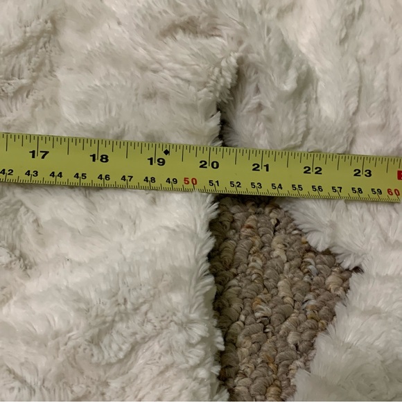 Patagonia Women's Plush Teddy Jacket in White - Picture 10 of 12